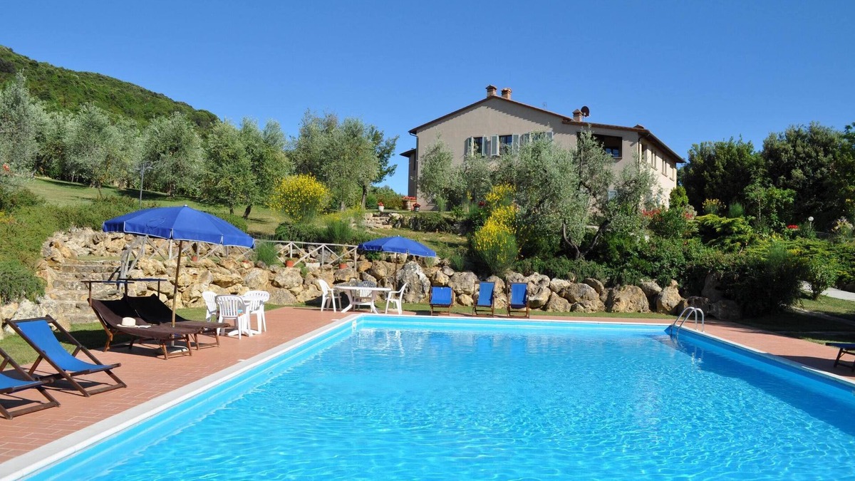 Iano Apartment | Flat in Iano,covered terrace, A/C, village walking distance,Wi-Fi,pool, sleeps 8