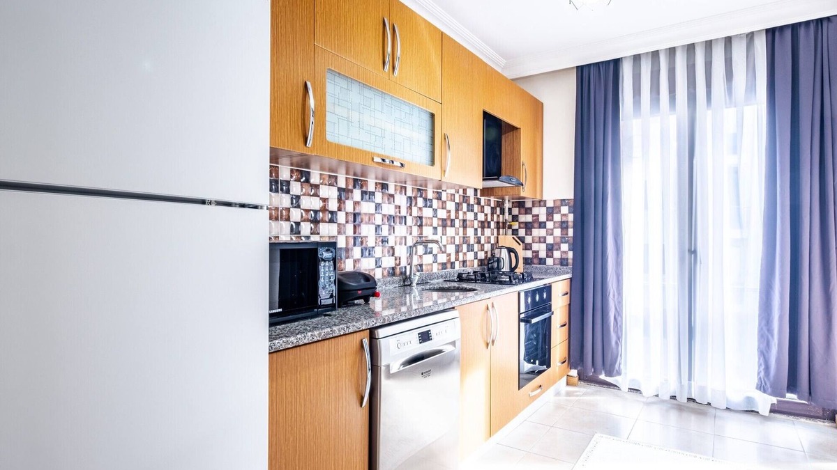 Maltepe Apartment | Flat in Maltepe with Balcony near Shopping Malls