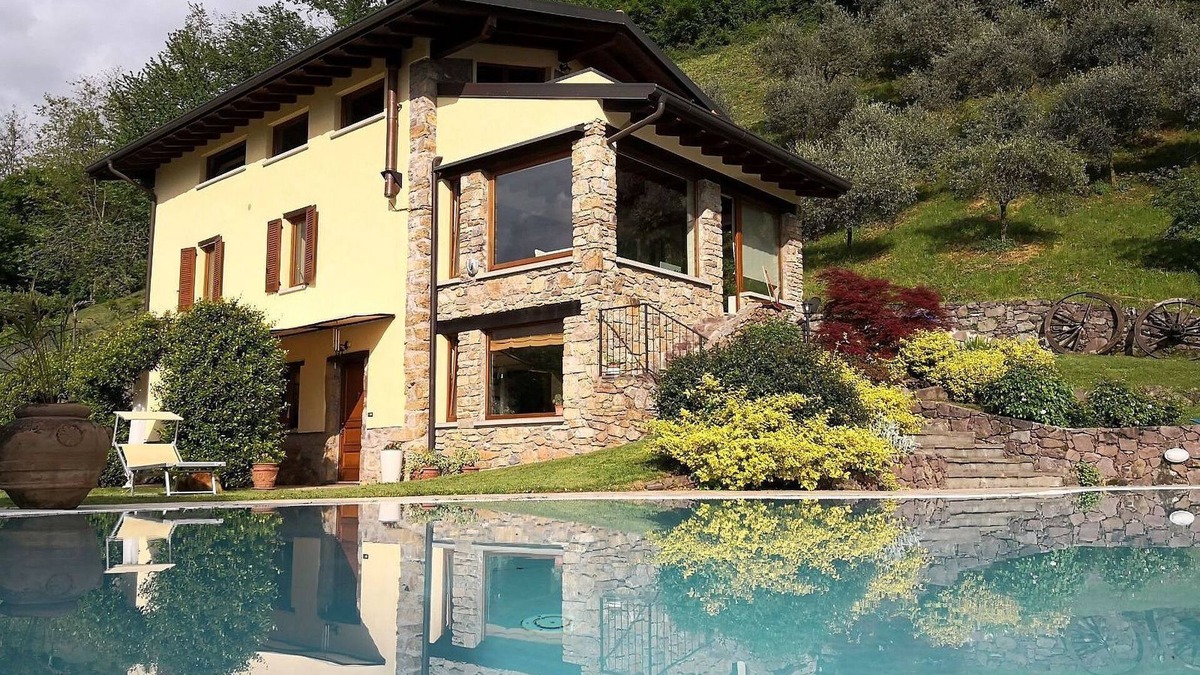Pisogne Apartment | Flat in Pisogne with Lake Iseo View