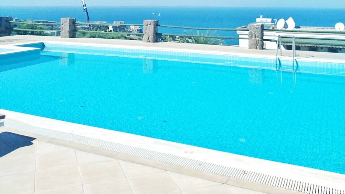 Gundogan Apartment | Flat in Yalikavak with Sea View and Shared Pool
