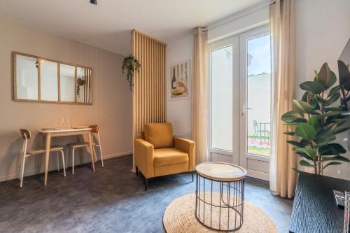 Croix Apartment | Flat near Parc Barbieux with terrace