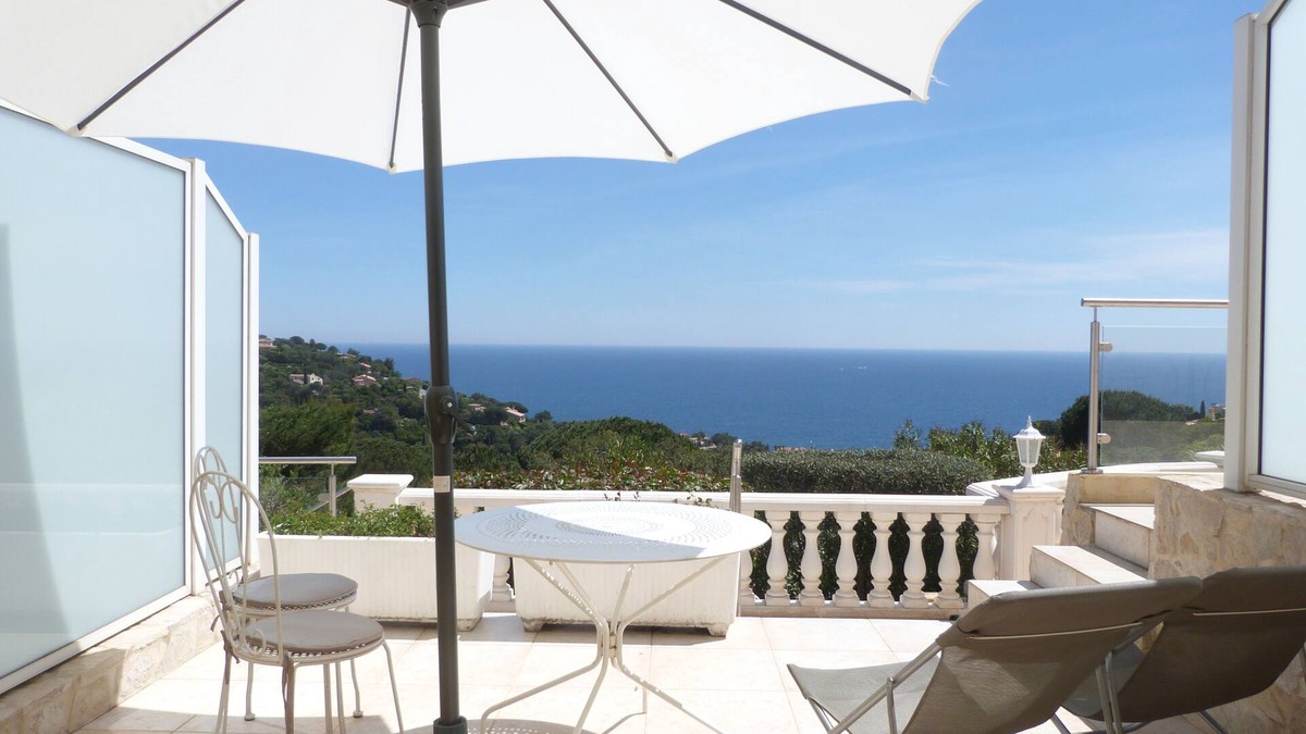 Les Issambres Apartment | flat next to a new house-beautiful view over the sea-air conditioned