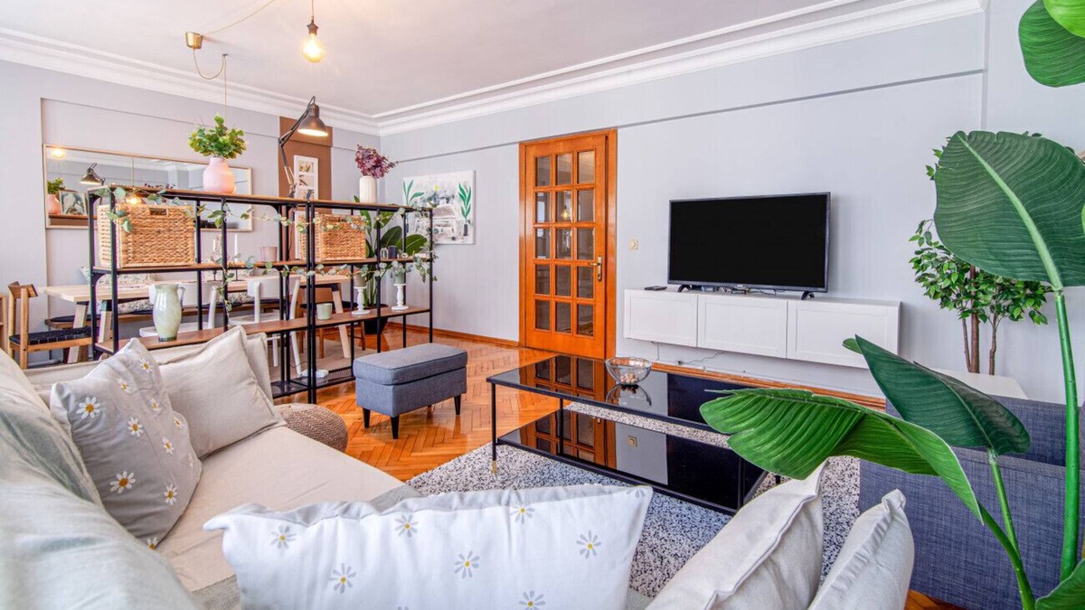 Nisantasi Apartment | Flat w Balcony 10 min to Cevahir Mall in Sisli