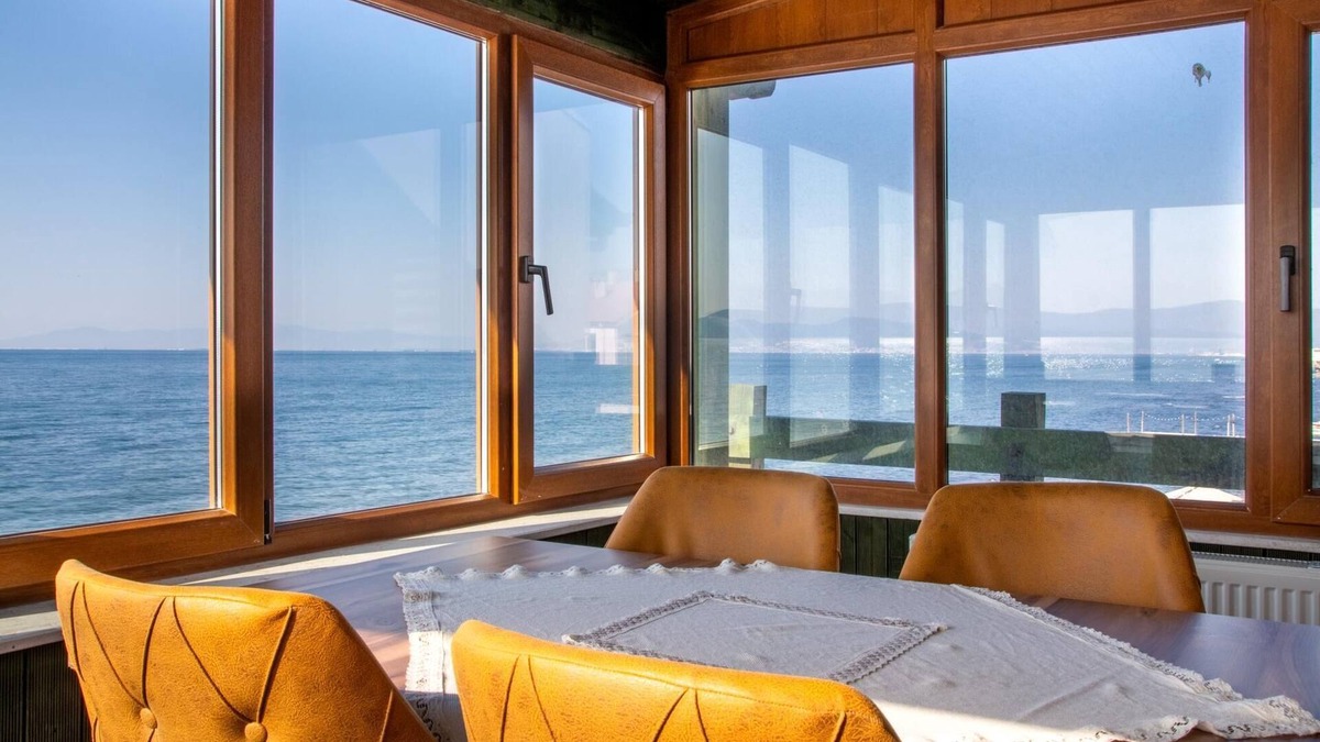 Urla Apartment | Flat w Fireplace, Terrace 3 min to Beach in Urla