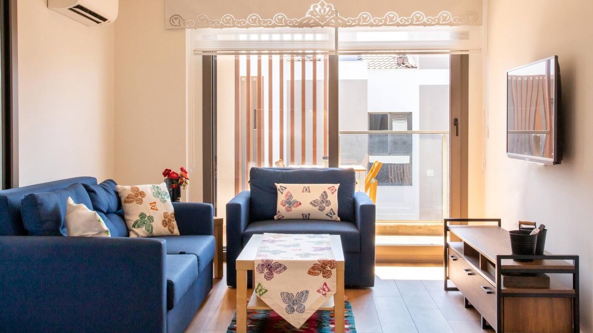 Sifne Mahallesi Apartment | Flat w Pool and Balcony 5 min to Beach in Alacati