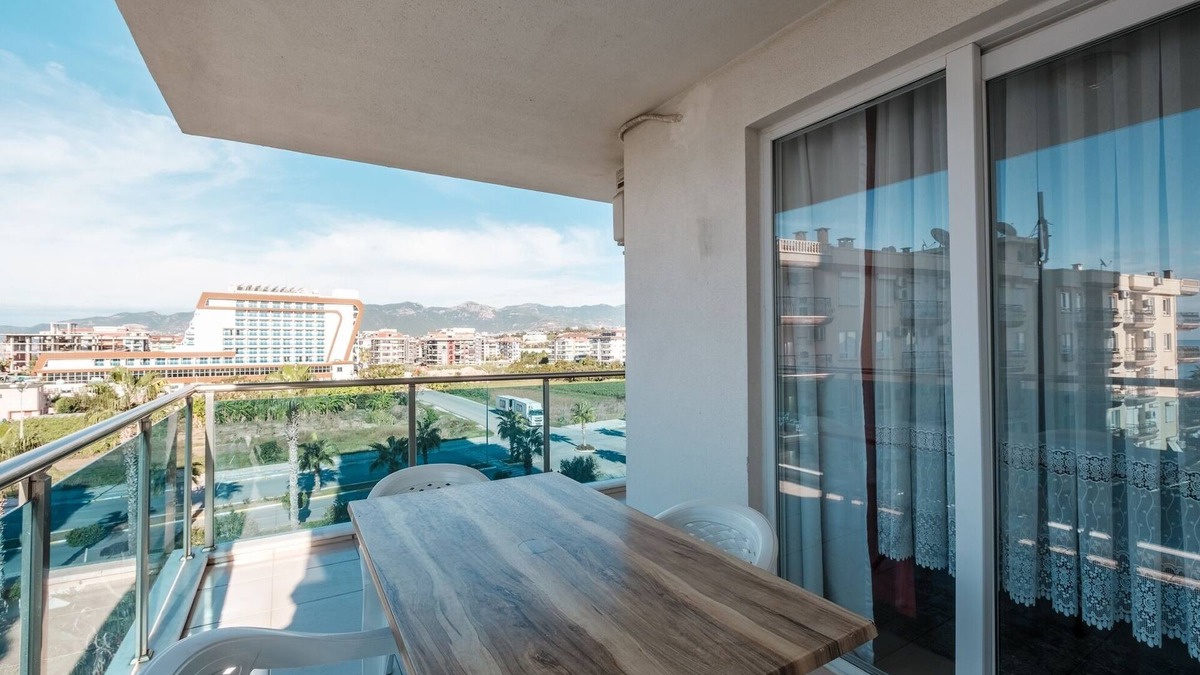 Mahmutlar Apartment | Flat w Pool and Sea-view Balcony, 1 min to Beach