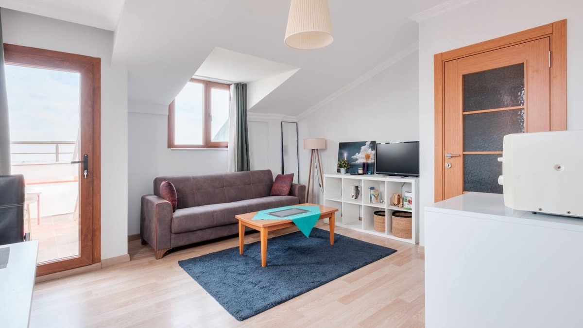 Avcilar Apartment | Flat w Terrace 4 min to Pelican Mall