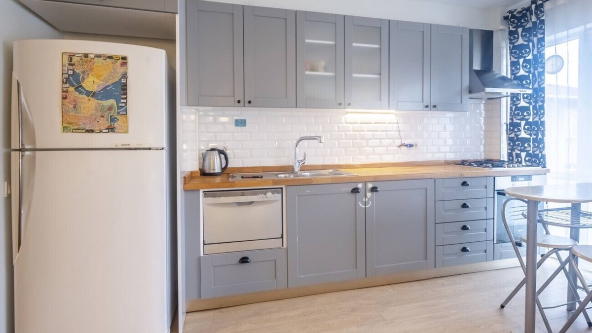 Rasimpasa Apartment | Flat with Balcony near Bull Statue in Kadikoy