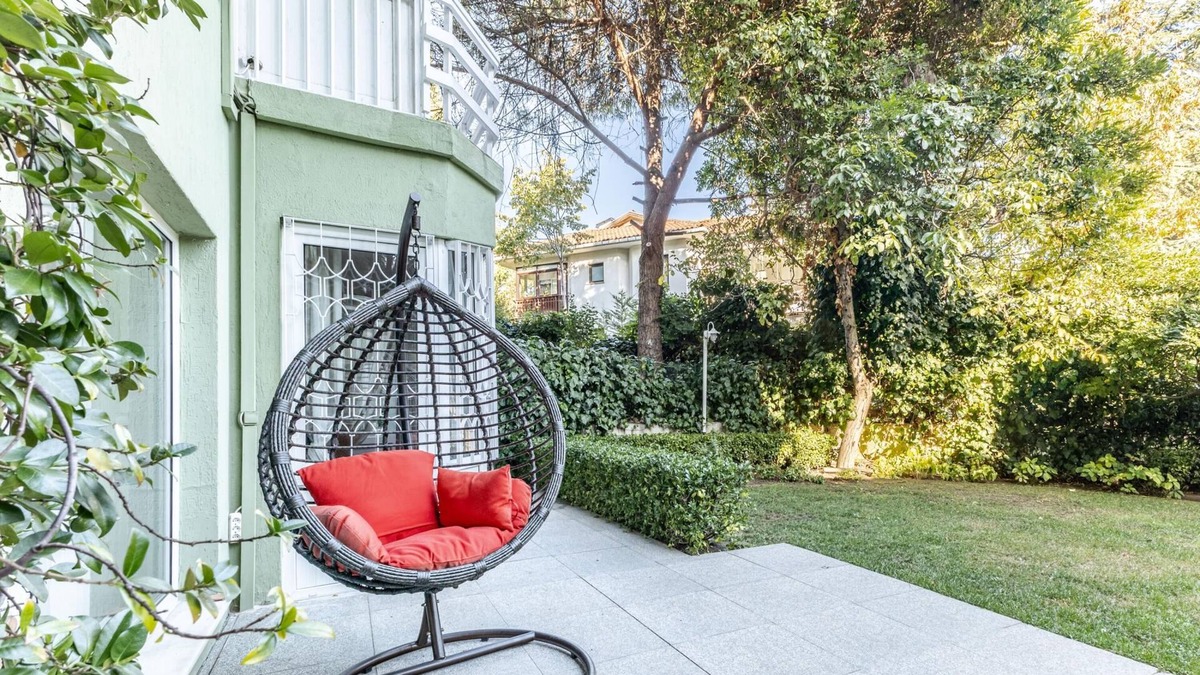 Arnavutkoy Apartment | Flat with Garden 10 min to Bebek Shore