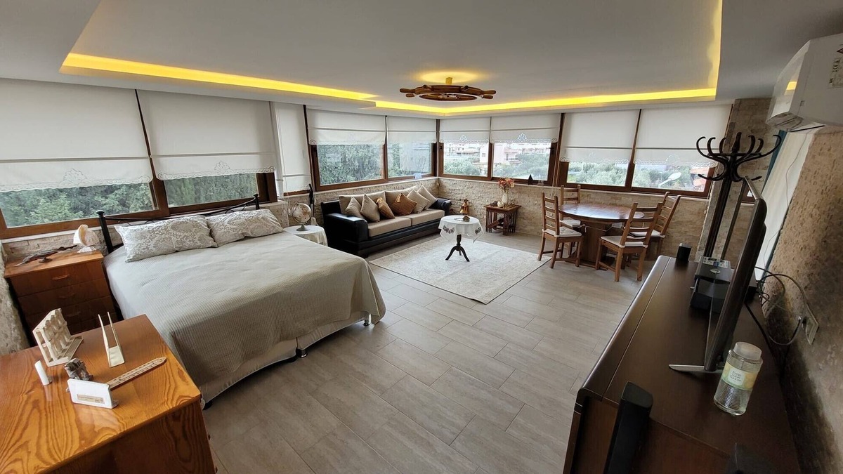 Cumhuriyet Apartment | Flat with Garden and Balcony in Seferihisar