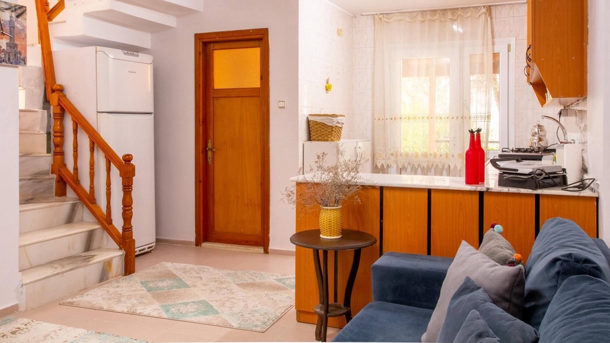 Konak Apartment | Flat with Large Balcony in Izmir