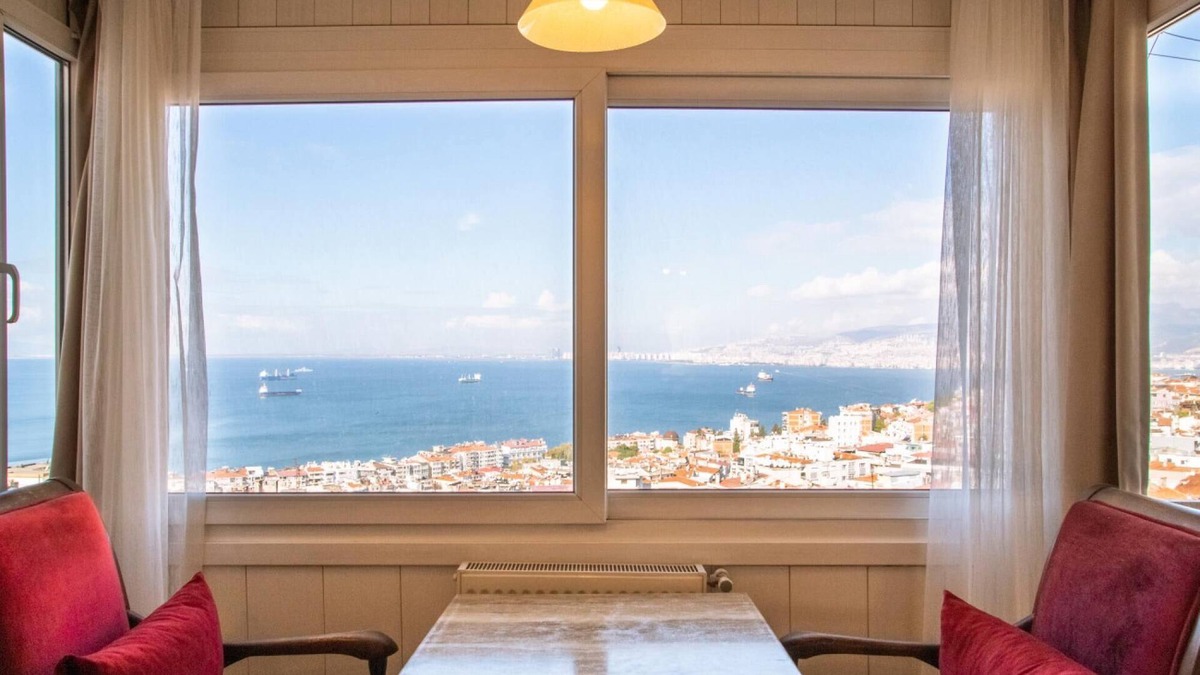 Konak Apartment | Flat with Mesmerizing Sea View in Konak
