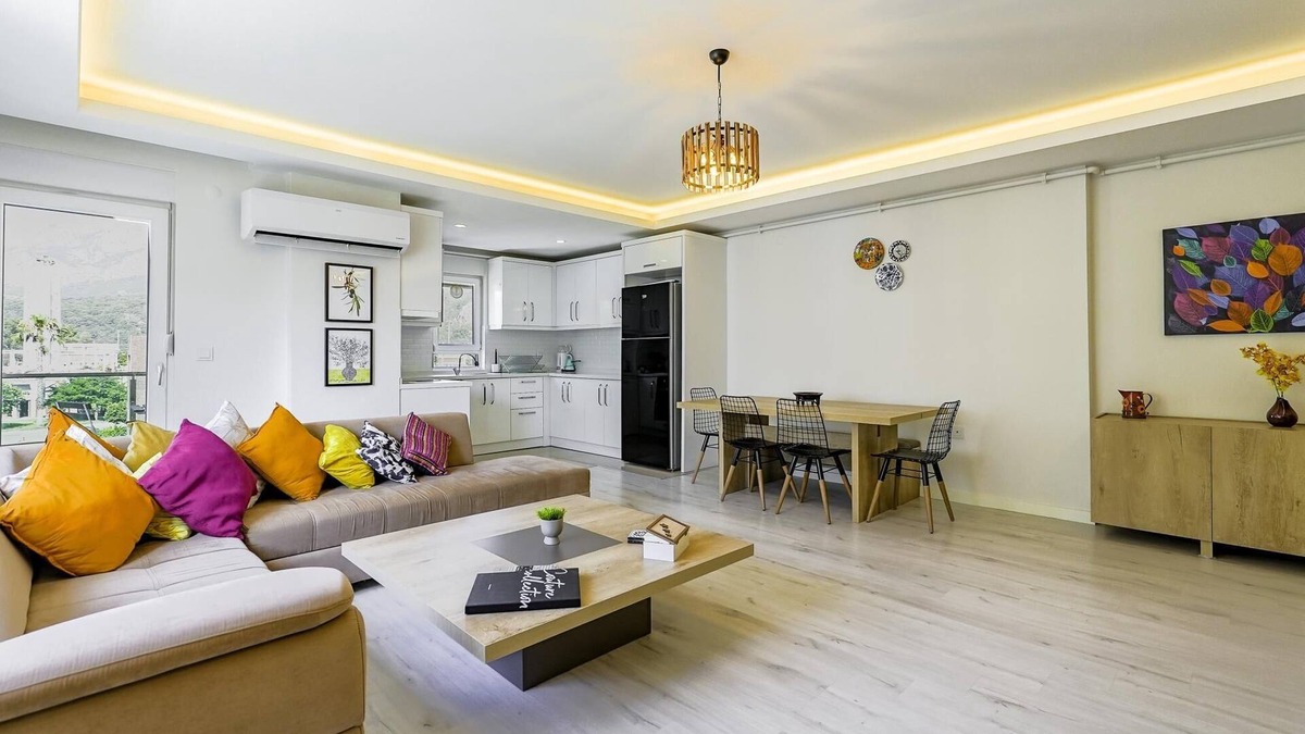 Konyaalti Apartment | Flat with Mountain View and Balcony in Antalya