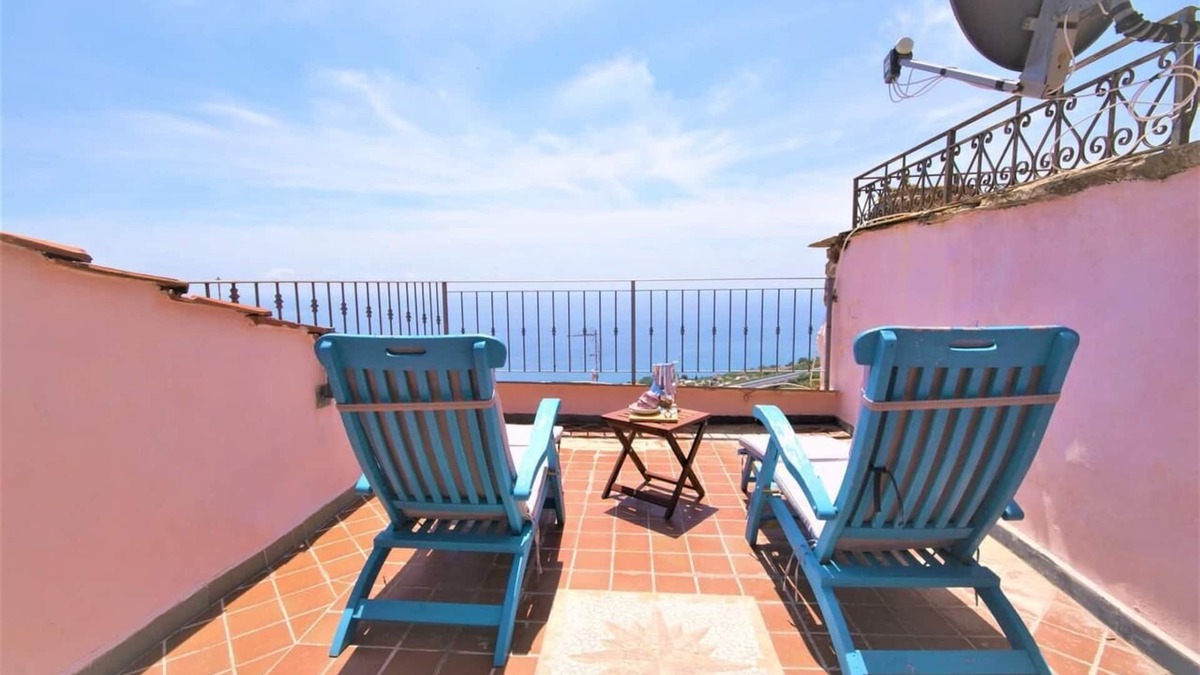 Costarainera Apartment | Flat with sea view and terrace | Ap21