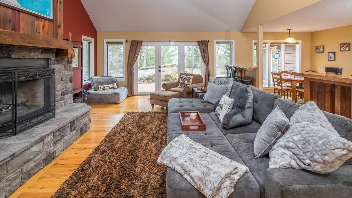 Bigfork House | Flathead Lake views, fireplace, private deck & jetted tub - Whispering Rock