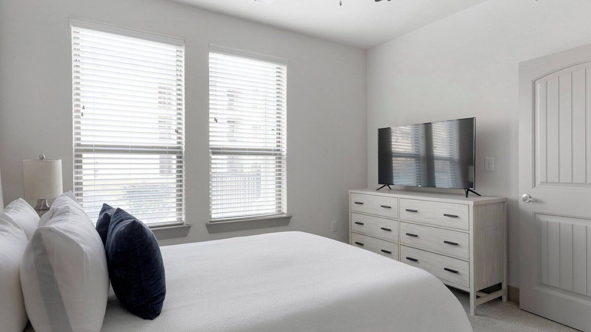 Manor Apartment | Flats 1BD 4 - One Bedroom Apartment, Sleeps 2