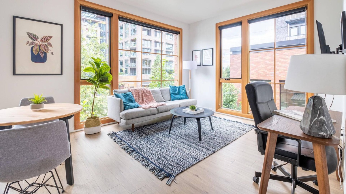 Uptown Apartment | Flawless 1 BR Apartment in Portland + Parking