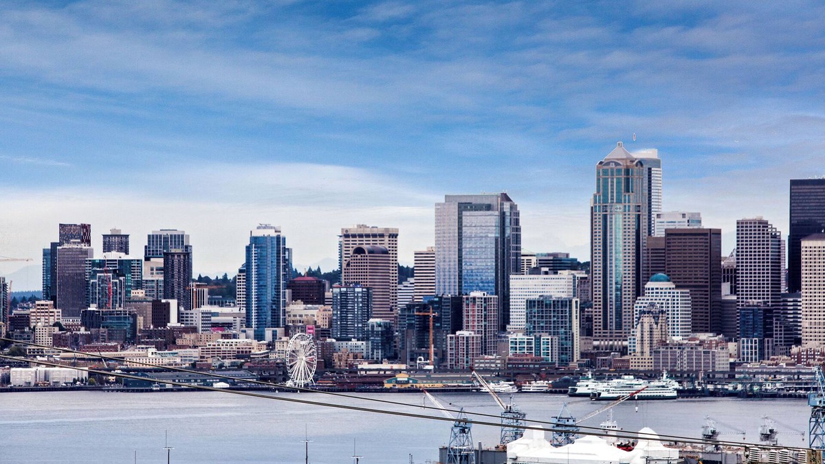 North Admiral House | Flawless City And Mountians Views in West Seattle 5 minutes to Alki