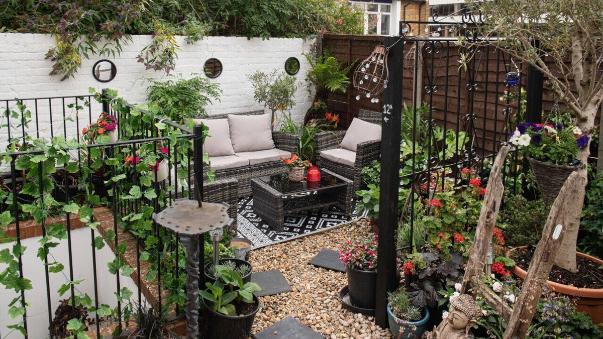 Ramsgate Apartment | Flawsome Stays colourful whimsical apt w Garden close Harbour for 4 guests