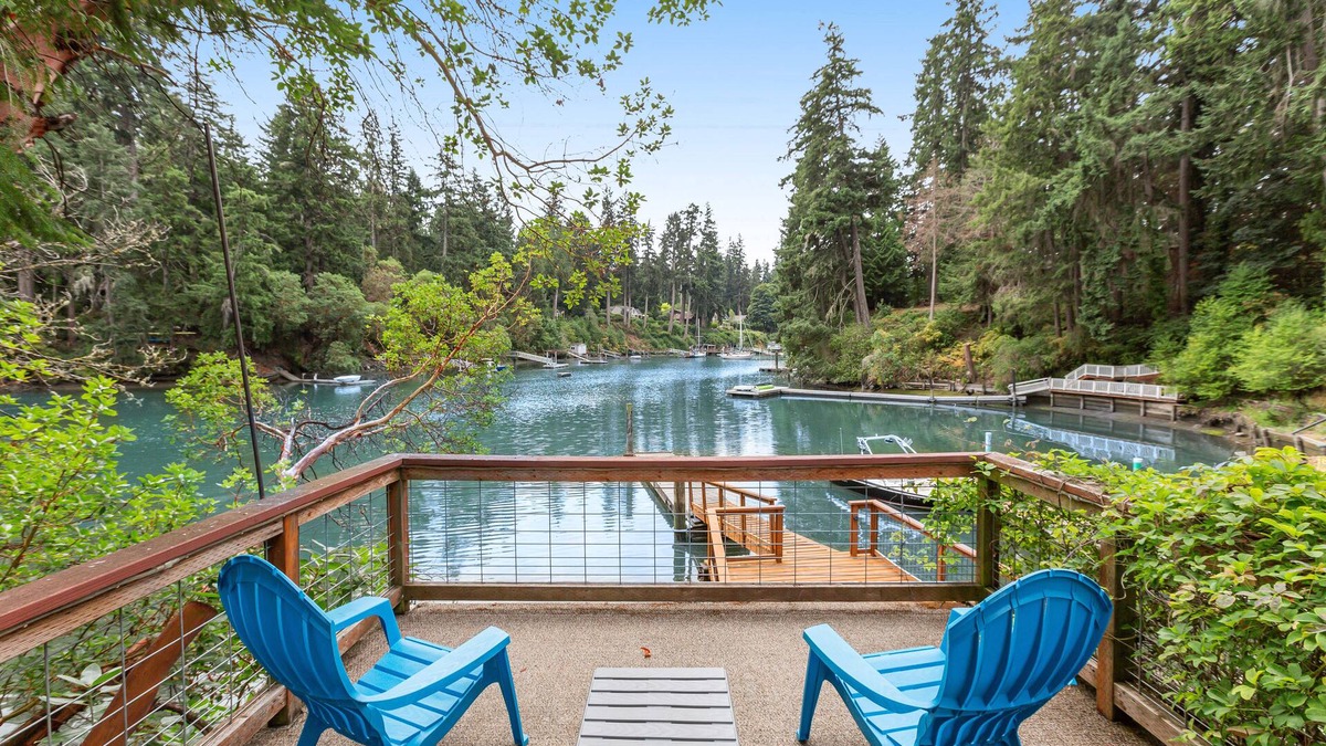 Bainbridge Island House | Fletcher Bayfront home with water views, deck, private dock, & 2 kayaks/SUPs