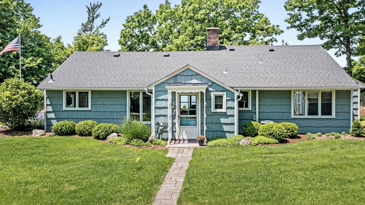 West Olive House | Fletcher Cottage: near Grand Haven's beautiful beaches.