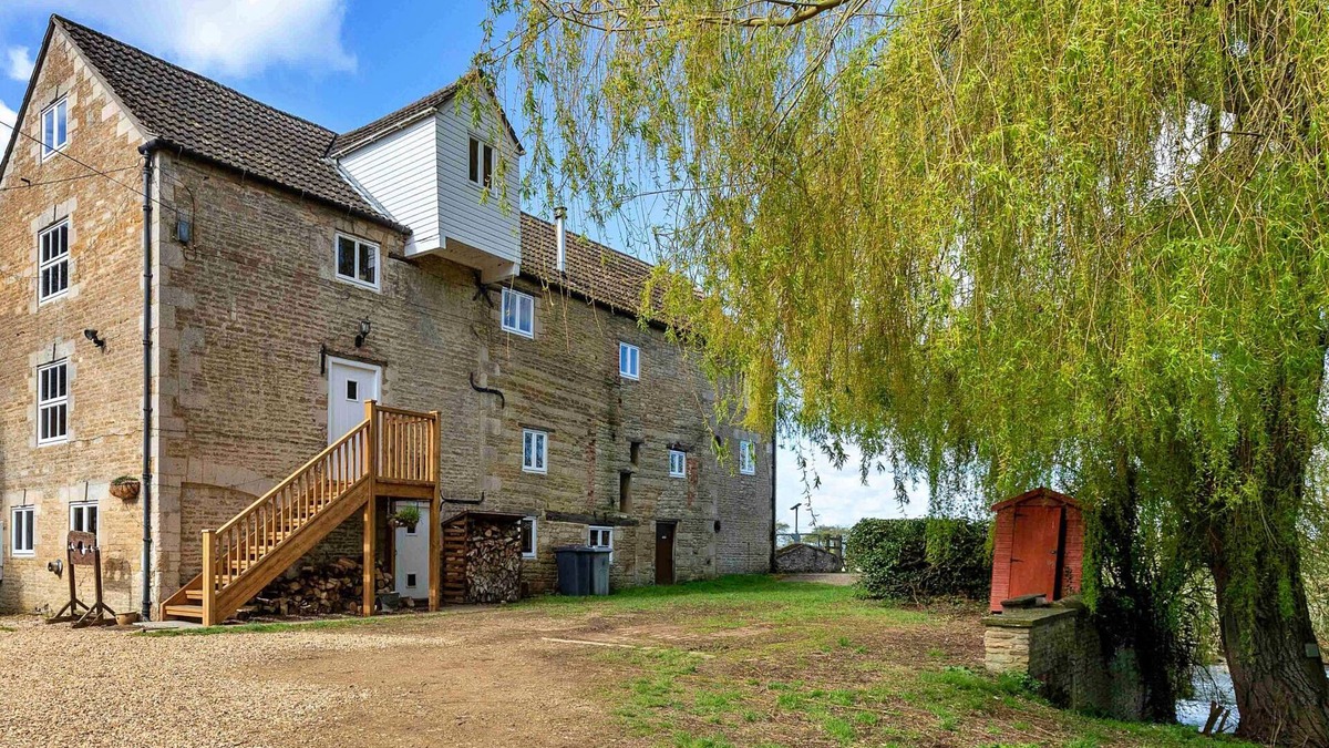Thurlby House | Fletland Mill by Interhome