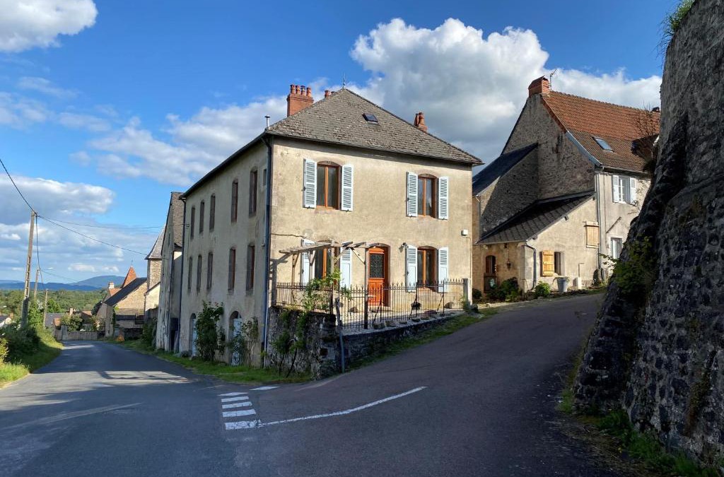 Saint-Leger-sous-Beuvray Apartment | Fleurs au Bourg