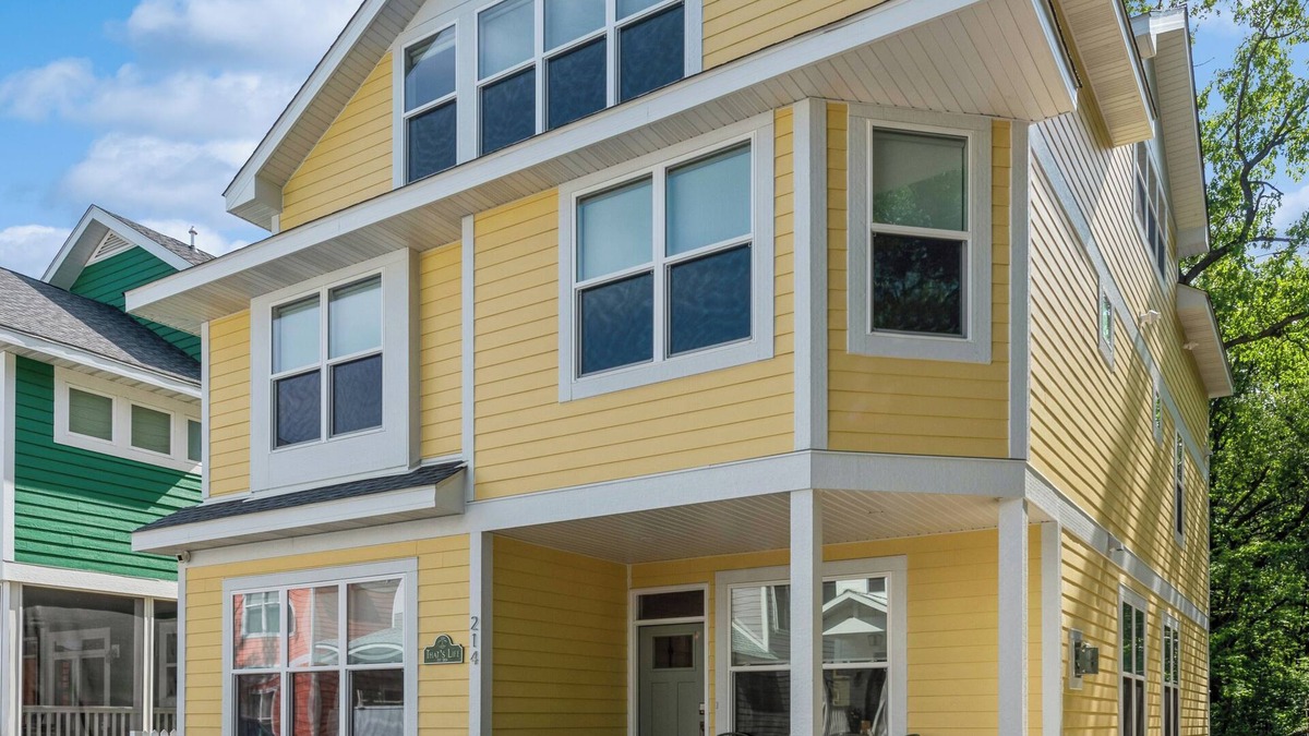 Michigan City House | Flexible off season check in & out times!. 8 bed - 7.5 bath! 1st floor Master!