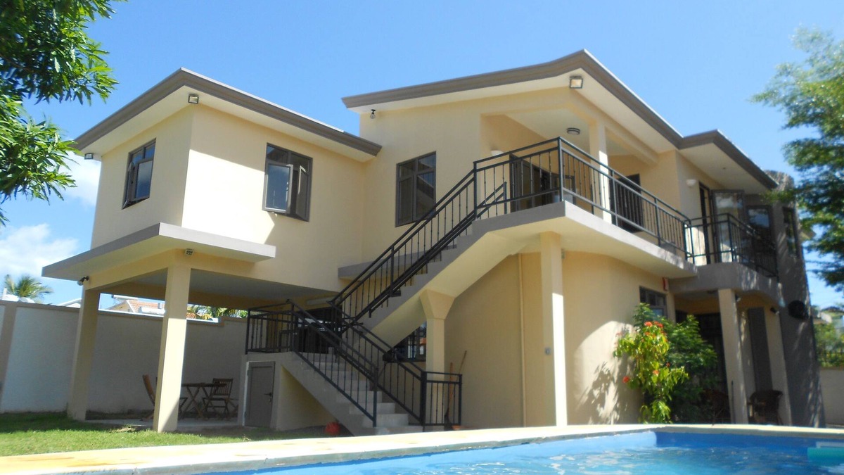 Wolmar Villa | Flic En Flac: VILLA with garden