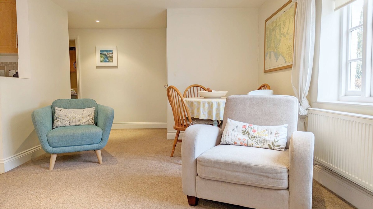 Emsworth Cottage | Flint Cottage , Emsworth - a cottage that sleeps 4 guests in 2 bedrooms