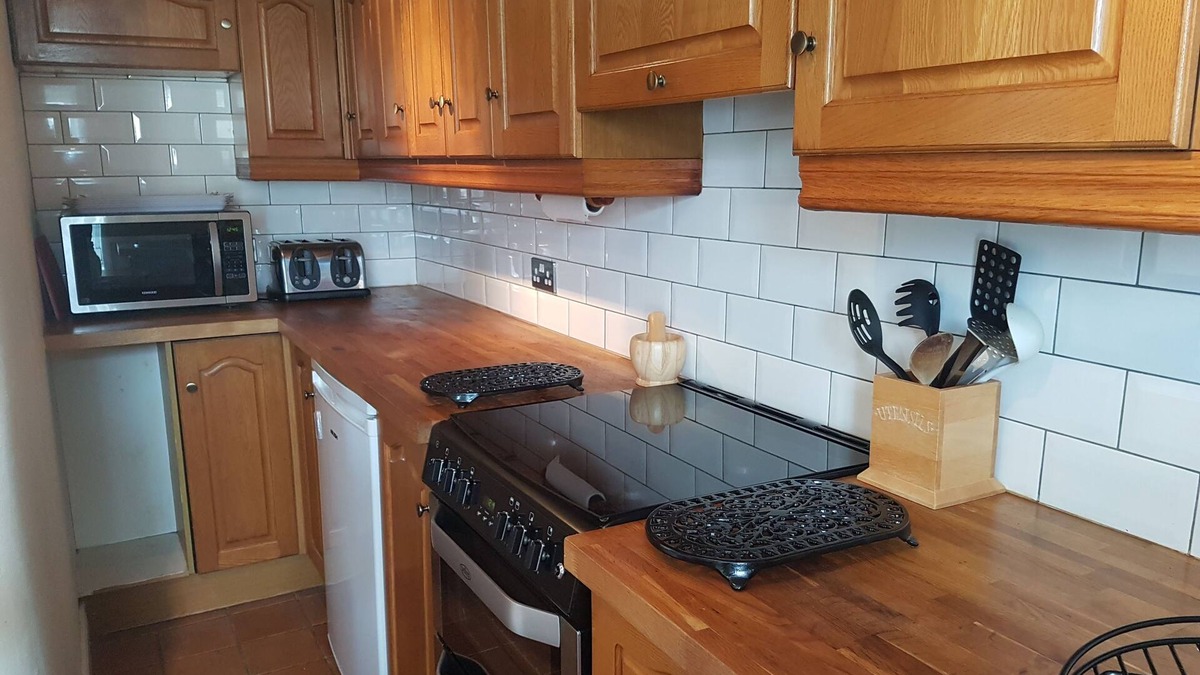 Brandon Cottage | Flint Cottage - Thetford Forest & The Brecks - Cozy Cottage, Log Fire