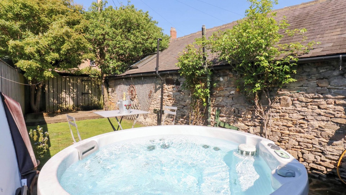 Richmond Cottage | FLINTS COTTAGE, pet friendly, character holiday cottage in Richmond
