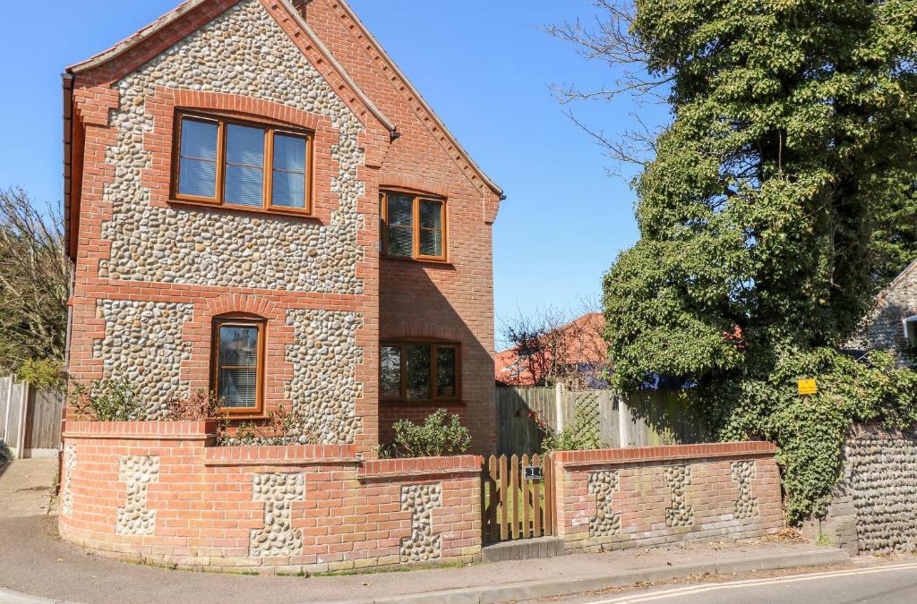 Mundesley House | Flintstone Cottage