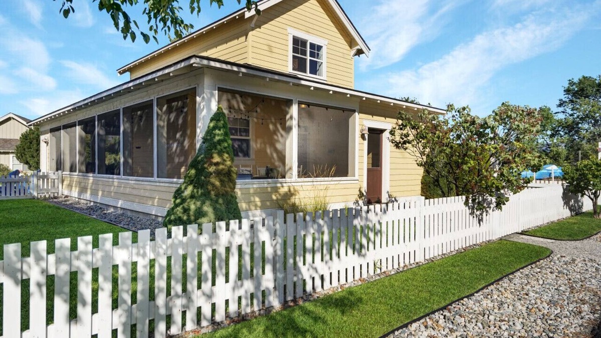 Oroville Cottage | Flip Flop Inn - Enjoy VB's full amenities!