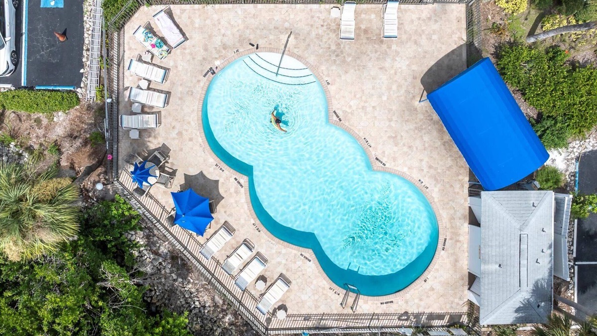 Holmes Beach House | Flip Floppin' at Sandy Pointe by Coastal Chic Vacations