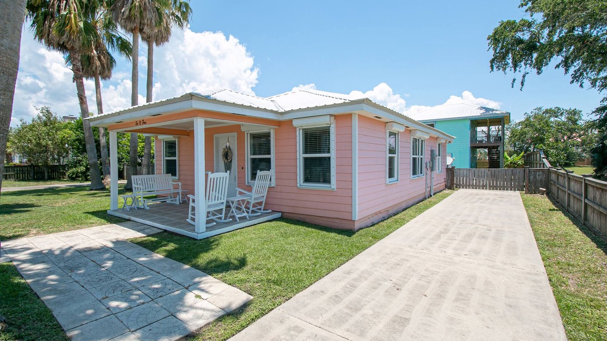 Gulfport Apartment | Flirty Flamingo, Too! 1 bedroom with in-ground pool!