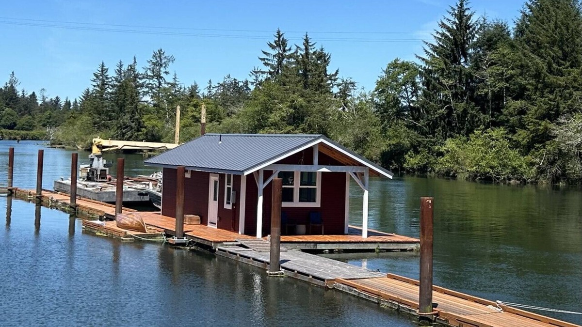Astoria Boat Rental | Float House No. 2 at Jack Creek