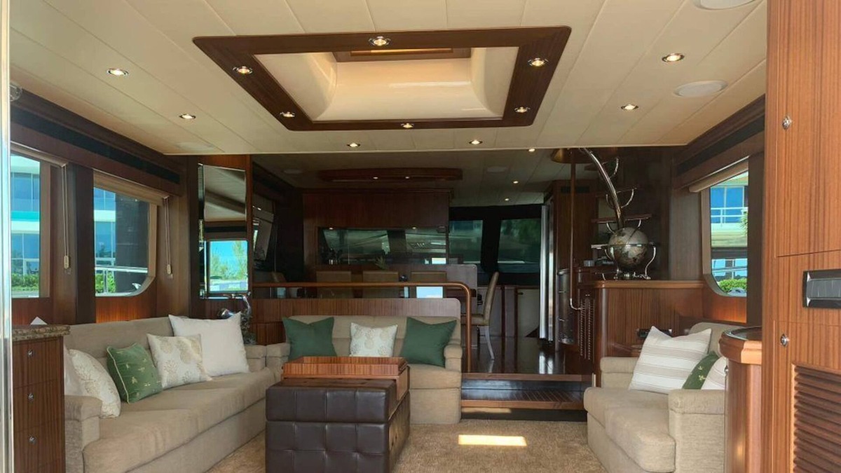 Adelaide Boat Rental | Floating 5-Star accommodations with Luxury Resort Amenities