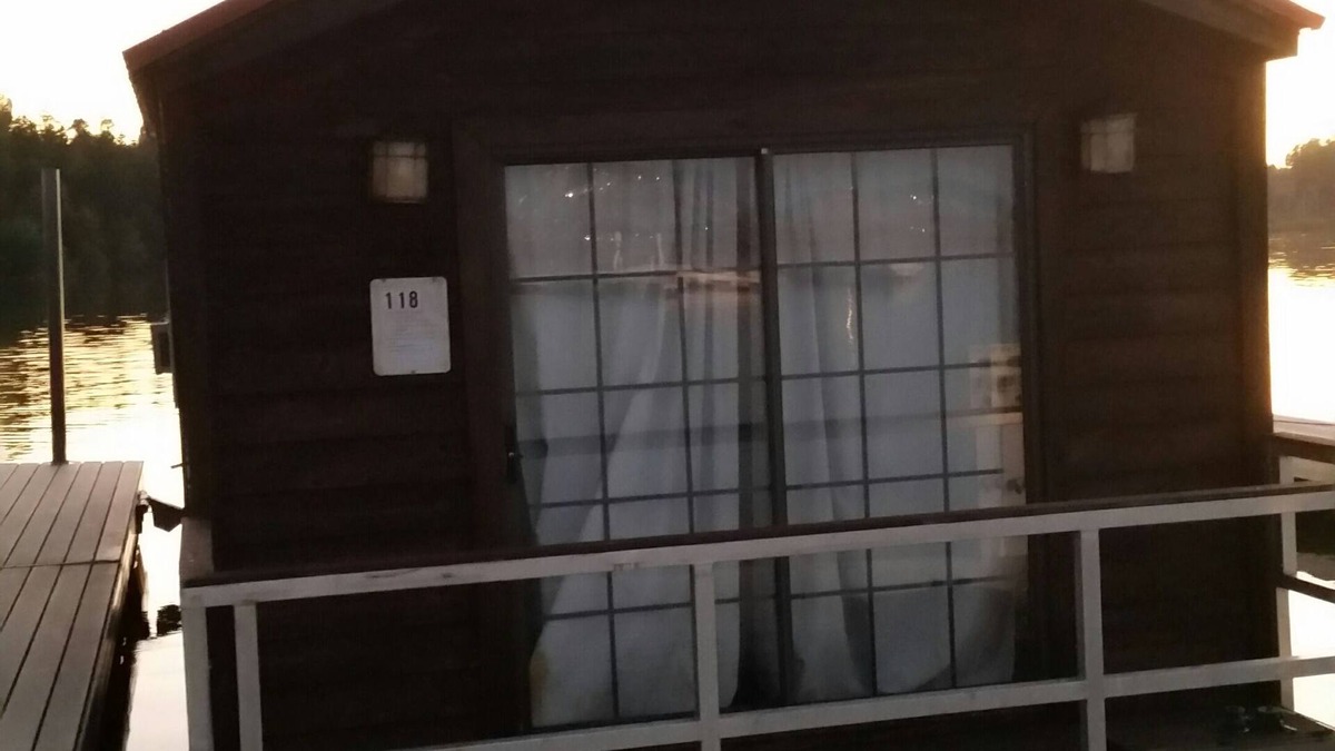 Guntersville Cabin | Floating Cabin Lake Guntersville Cabin number 118