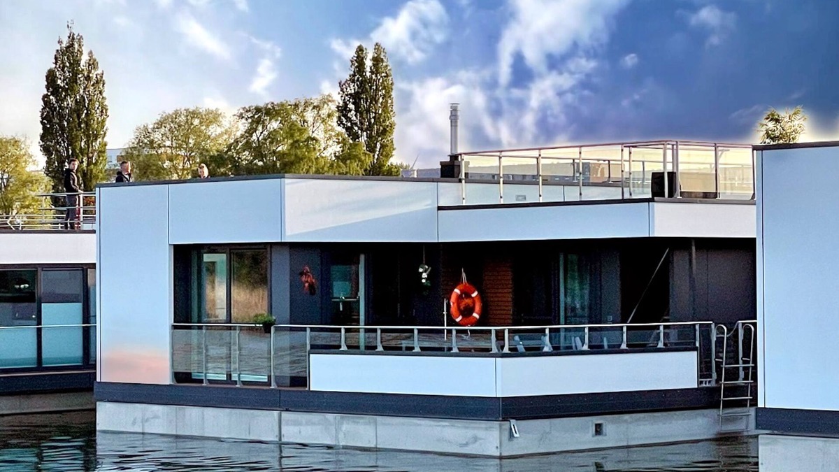 Ribnitz House | Floating Hideaway- Coco de Mer