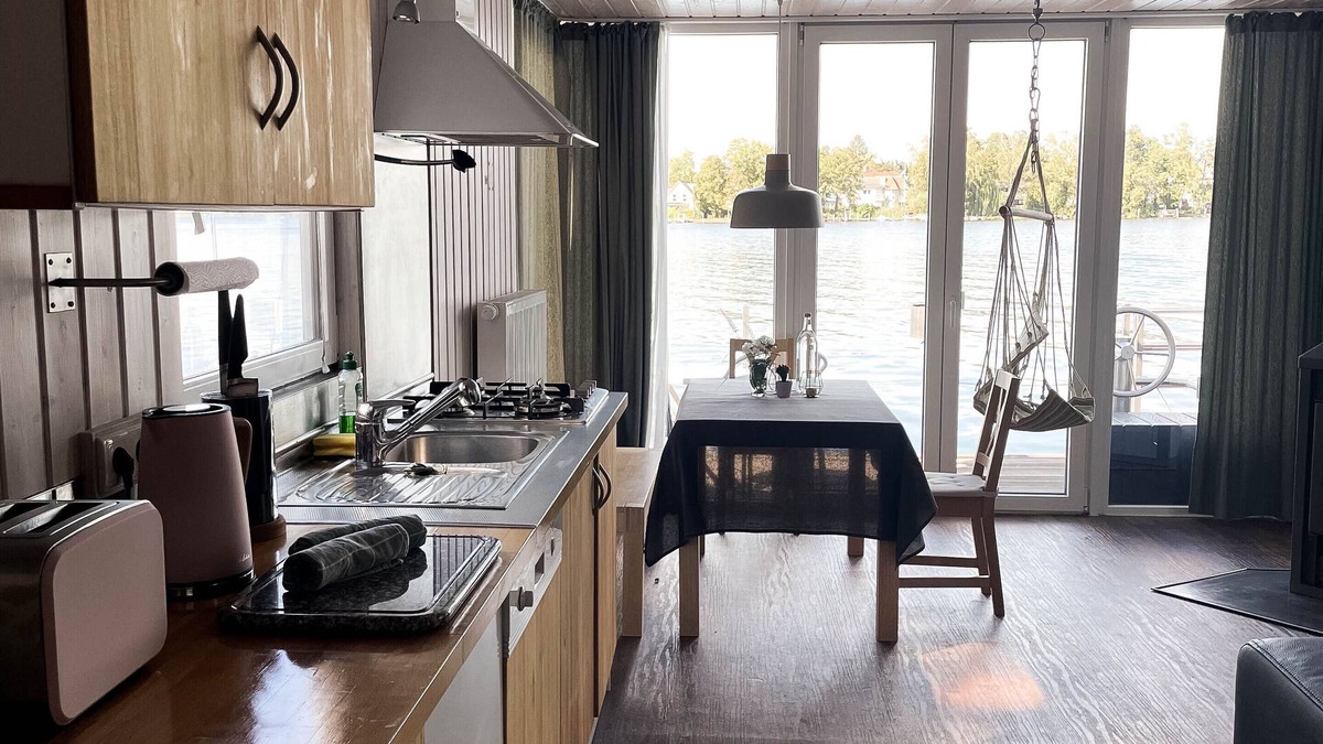 Tegel Boat Rental | Floating Home Valentinswerder