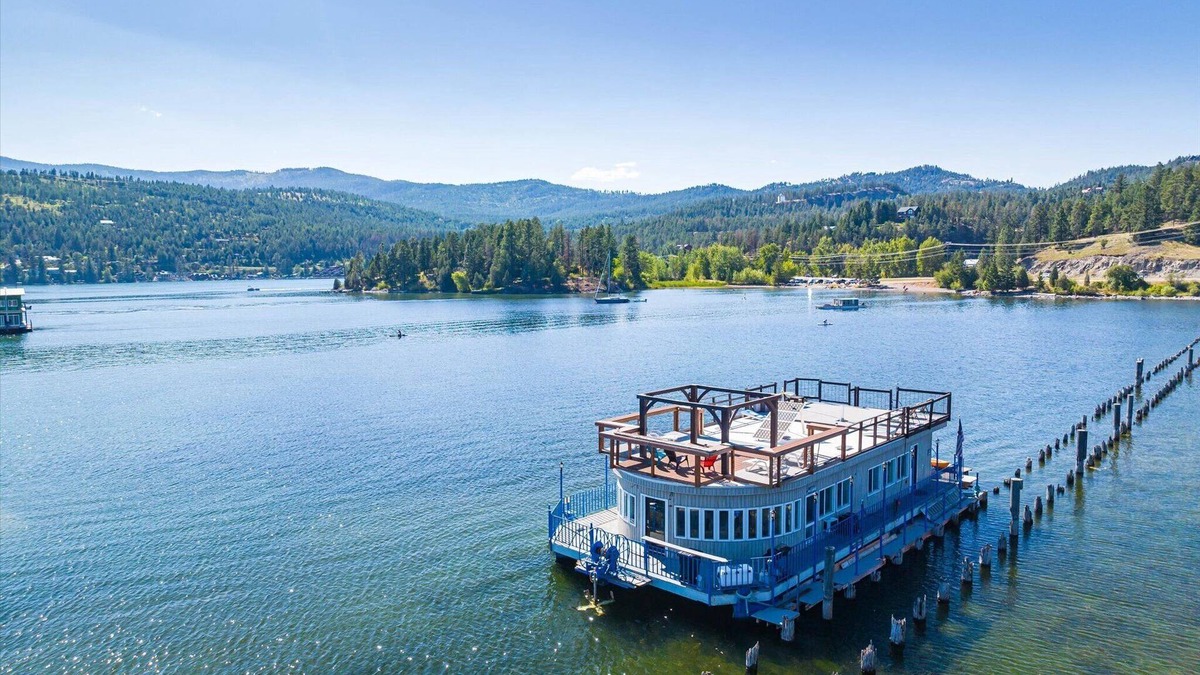Somers Boat Rental | FLOATING HOUSE on Flathead Lake, kayaks, rooftop decks, watercraft rentals!