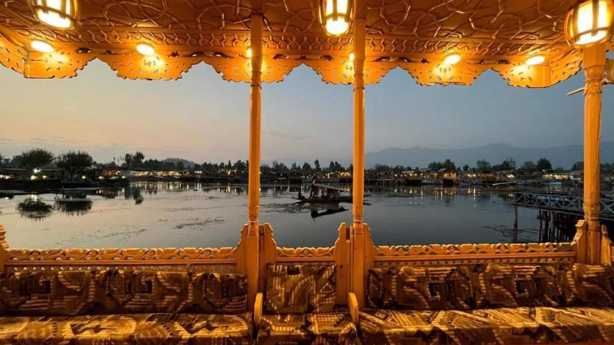 Dal Lake Boat Rental | Floating Luxury Group Of Houseboats