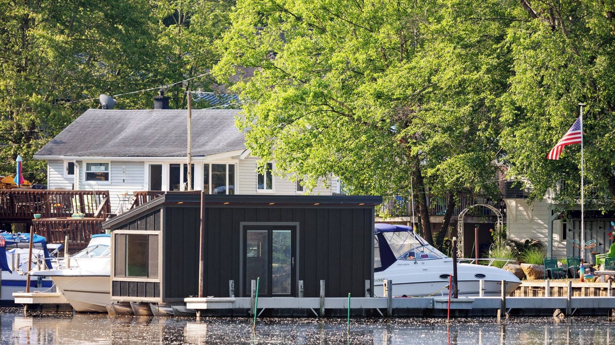 Vermilion Boat Rental | Floating tiny home with AC and WiFi on beautiful Vermilion river