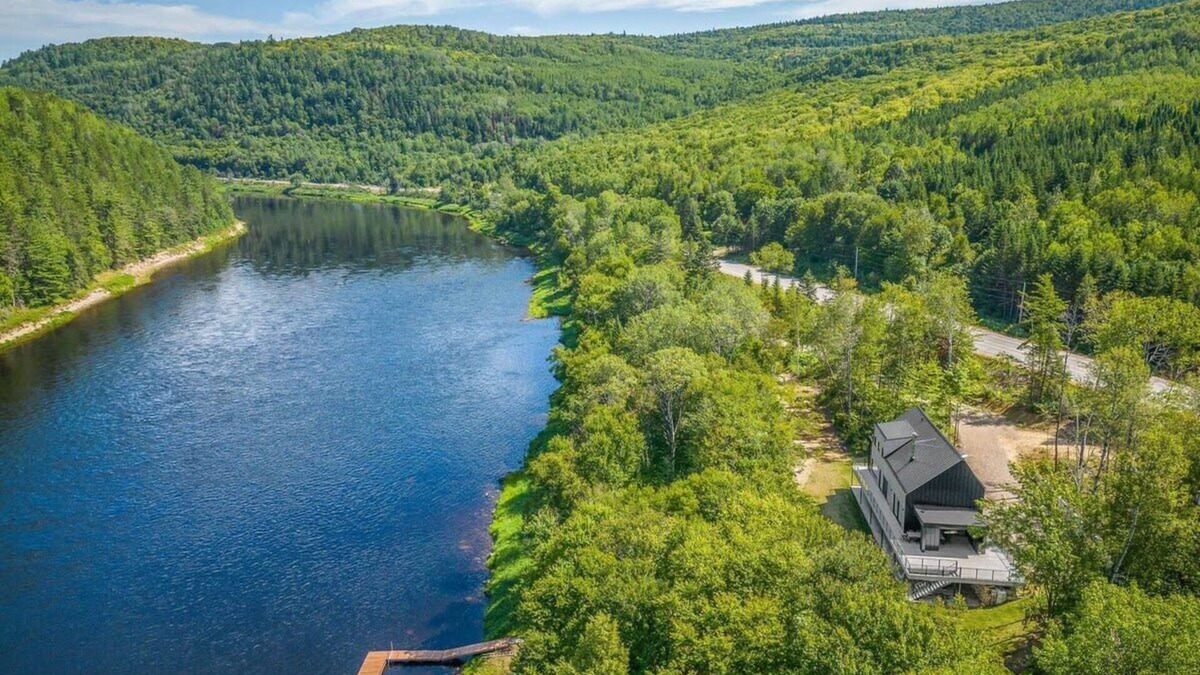 Mauricie Ski Chalet | Flodhaus | river front | spa | sauna