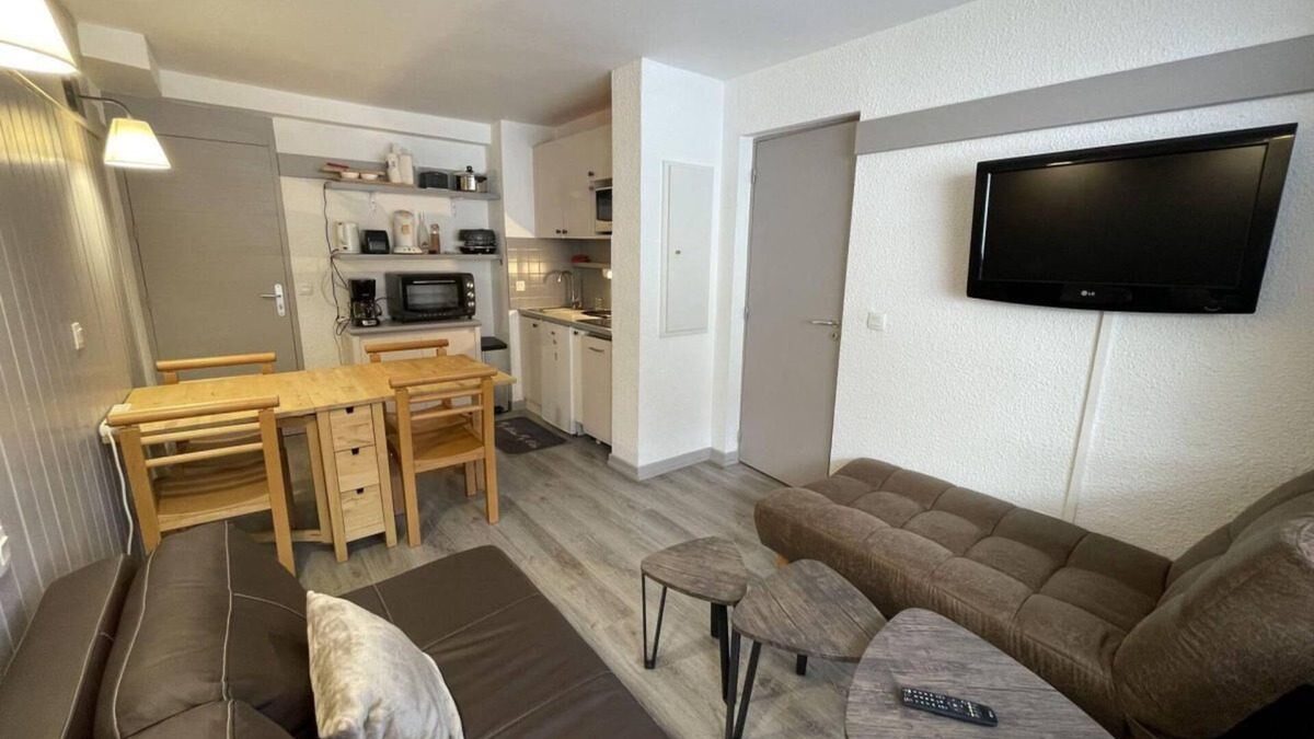 Plagne 1800 Apartment | Floor -2, view valley, swimming pool, tv, ski locker, 29m², La Plagne