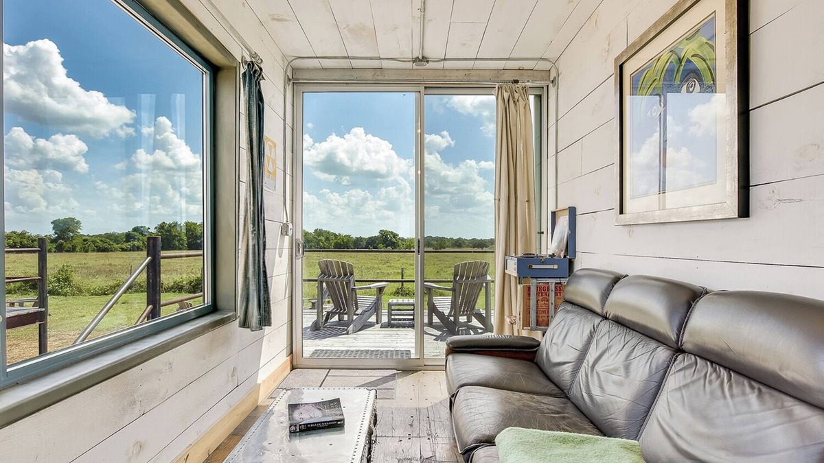 Round Top House | Flophouze Shipping Container Hotel - Houze 3