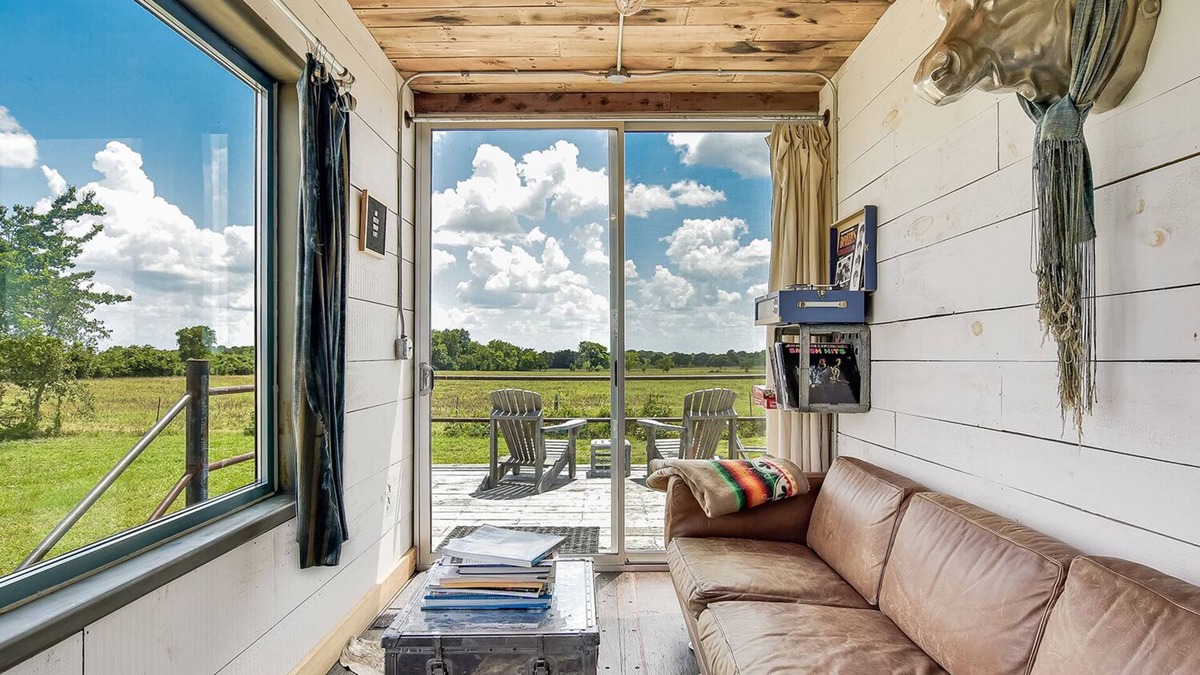 Round Top Hotel | Flophouze Shipping Container Hotel