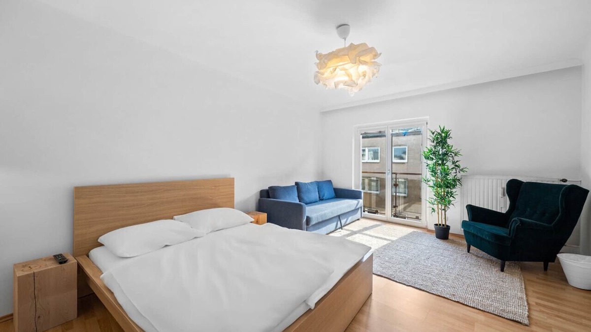 Schottenfeld Apartment | Flora Collection 13 in Vienna