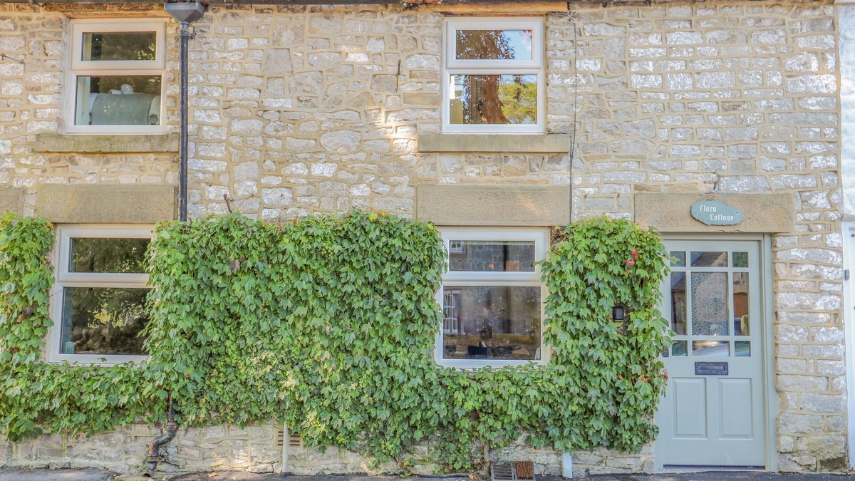 Tideswell Cottage | FLORA COTTAGE, family friendly, with open fire in Tideswell